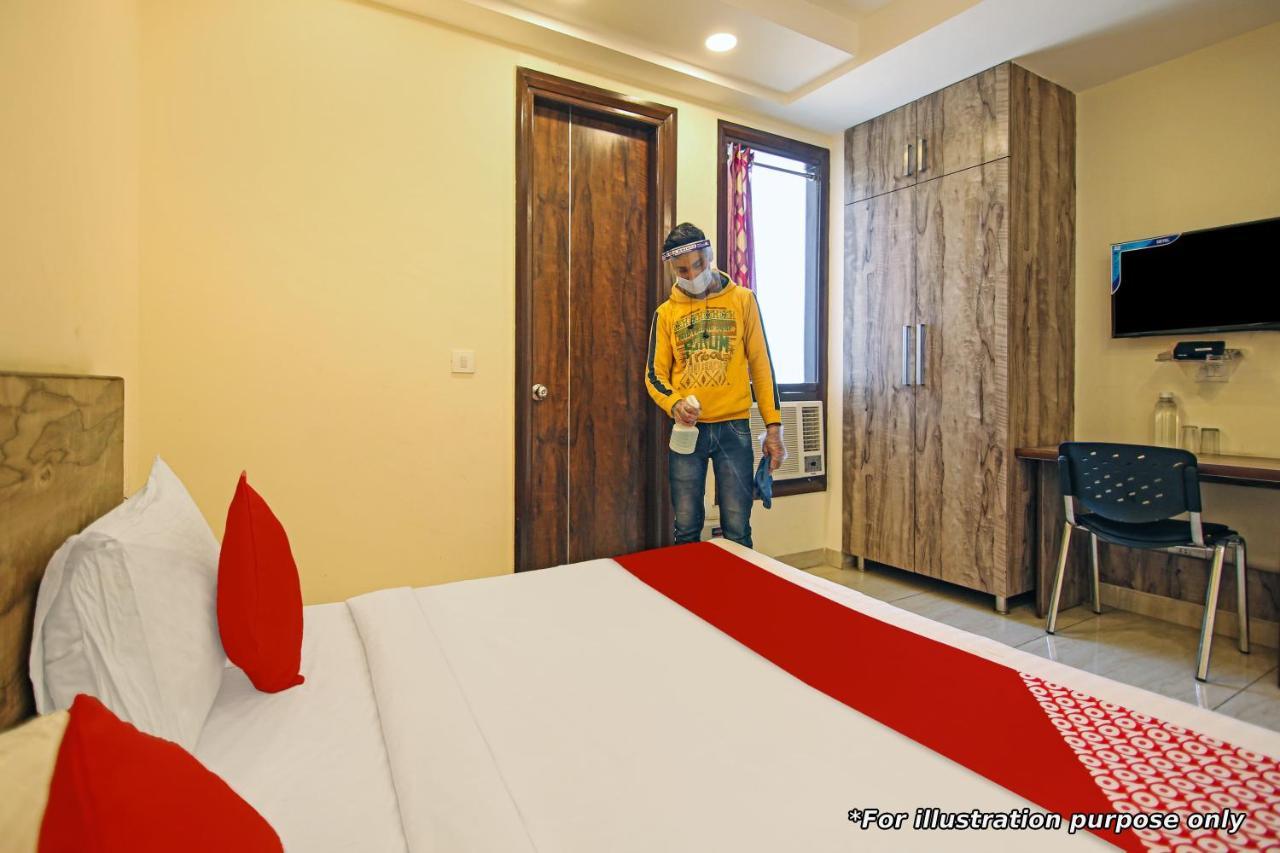 Oyo Flagship 81055 Hotel Barsana Phaphamau Екстер'єр фото